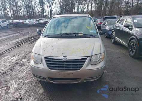 2006 Chrysler Town & Country Touring z USA, uszkodzony, nr VIN 2A8GP54LX6R626920